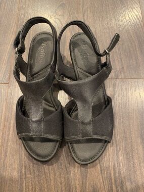 Usaflex Comfort Stretch Black Women's Wedge Sandals size 9 4:18